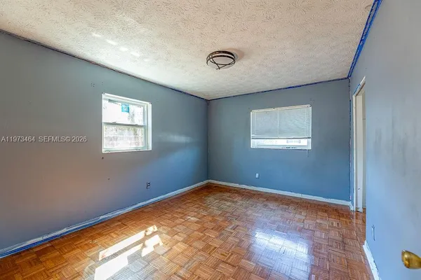 a view of empty room with window