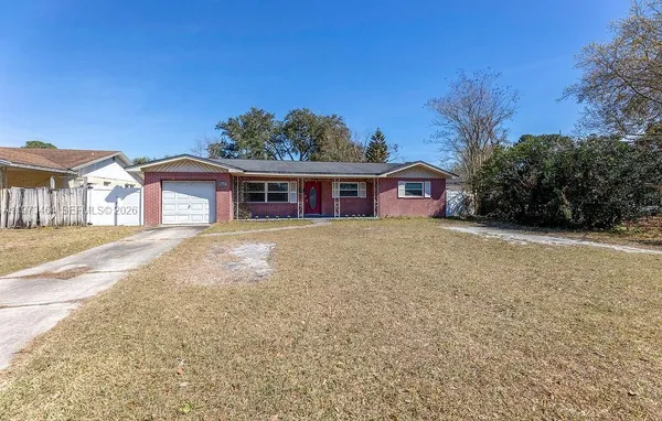 a view of a house with a yard