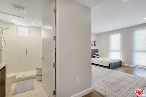 $2,149,000 | 441 South Barrington Avenue, Unit 301, Los Angeles, CA 90049