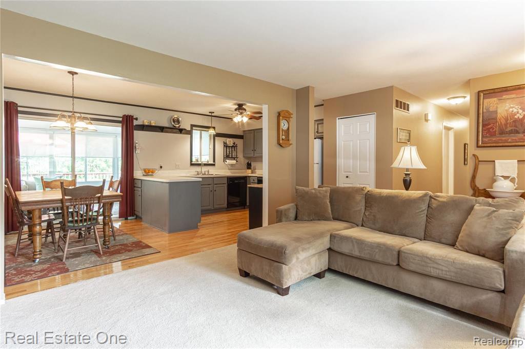 24379 Surfside Road Novi, MI 48374 - Photo 14 of 40