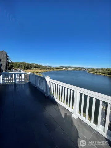 $2,200 | 345 Island Street, Raymond, WA 98577