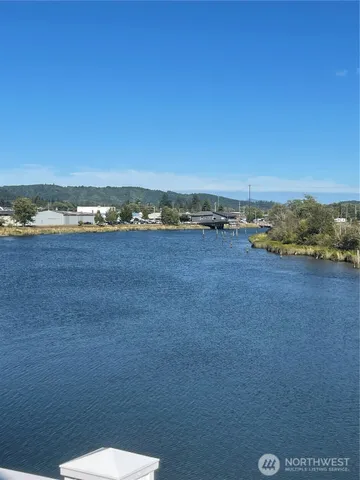 $2,200 | 345 Island Street, Raymond, WA 98577