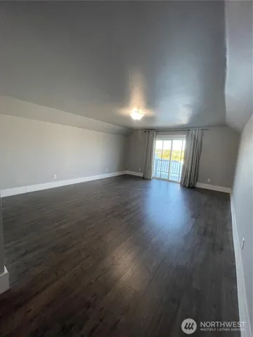 $2,200 | 345 Island Street, Raymond, WA 98577