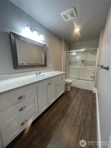 $2,200 | 345 Island Street, Raymond, WA 98577