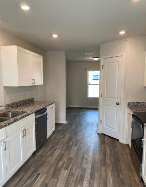 15532 Taylorcrest Drive Conroe, TX 77306 - Photo 11 of 36 a kitchen with granite countertop a stove and a wooden floors