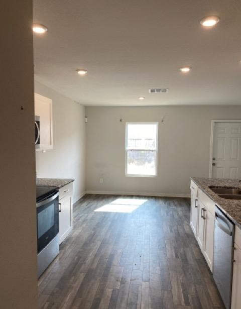 15532 Taylorcrest Drive Conroe, TX 77306 - Photo 12 of 36 an empty room with wooden floor and black appliances