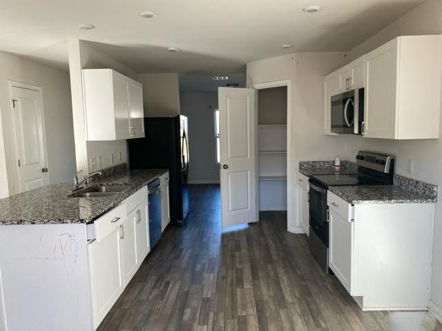 15532 Taylorcrest Drive Conroe, TX 77306 - Photo 24 of 36 a kitchen with granite countertop a sink and a stove top oven