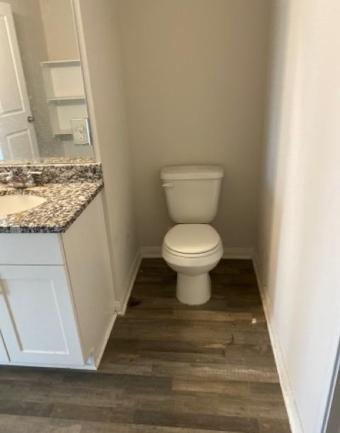 15532 Taylorcrest Drive Conroe, TX 77306 - Photo 31 of 36 a bathroom with a toilet and a mirror