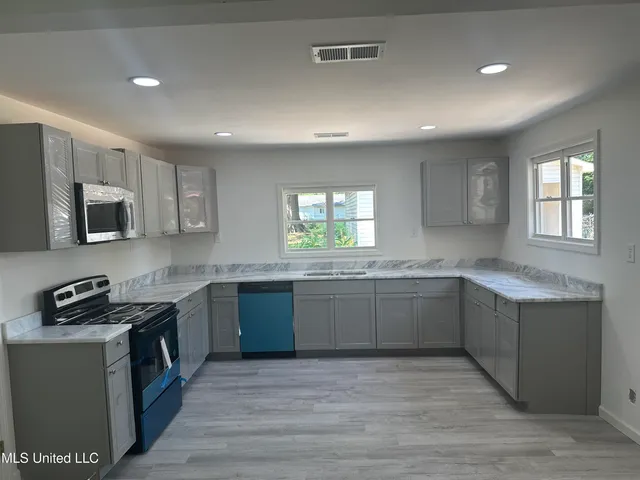 $169,999 | 103 West Street, Senatobia, MS 38668