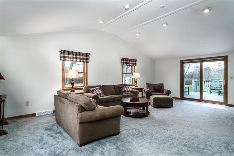 13 Rolling Road Cranberry Township, PA 16066 - Photo 6 of 24 Huge Family Room addition with vaulted ceiling and bay window.