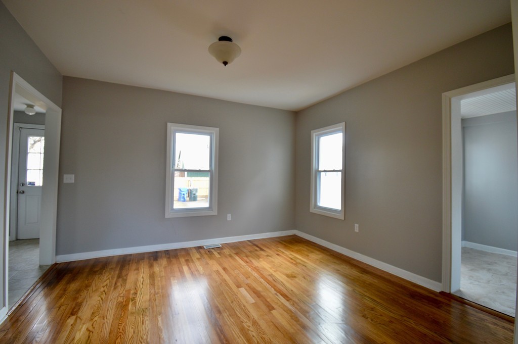69 Edendale Street Springfield, MA 01104 - Photo 8 of 30