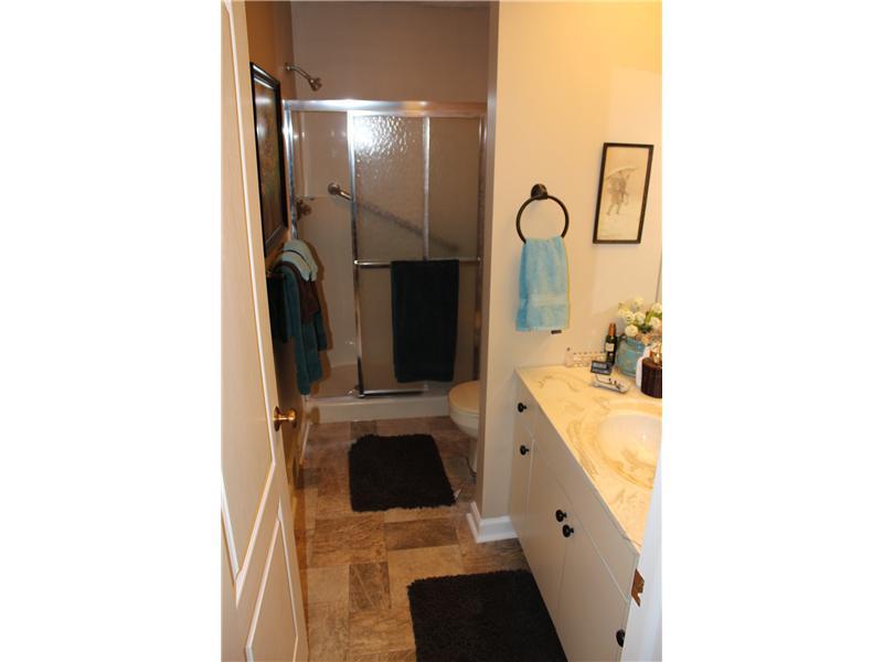 182 Windsor Ridge, Unit 58 New Castle, PA 16105 - Photo 14 of 19 Full Bath.
