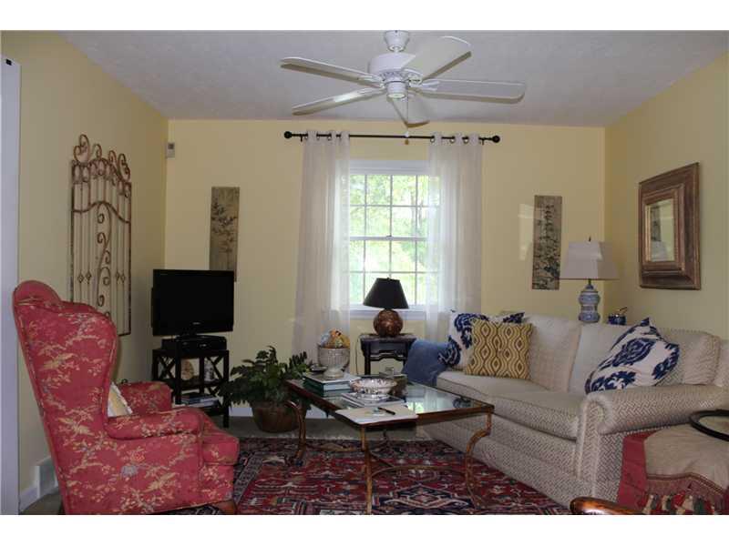 182 Windsor Ridge, Unit 58 New Castle, PA 16105 - Photo 3 of 19 Dining Room.