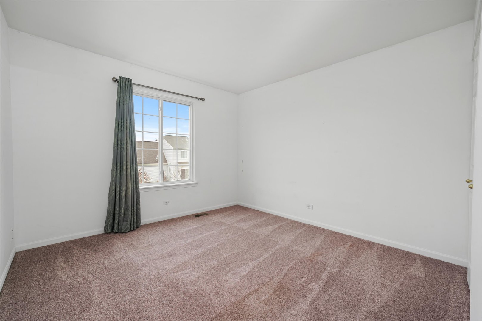 790 Montclair Drive Round Lake, IL 60073 - Photo 11 of 21 an empty room with windows