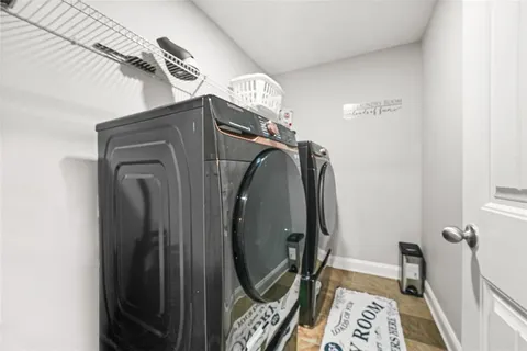 a view of a house with backyard and a tree