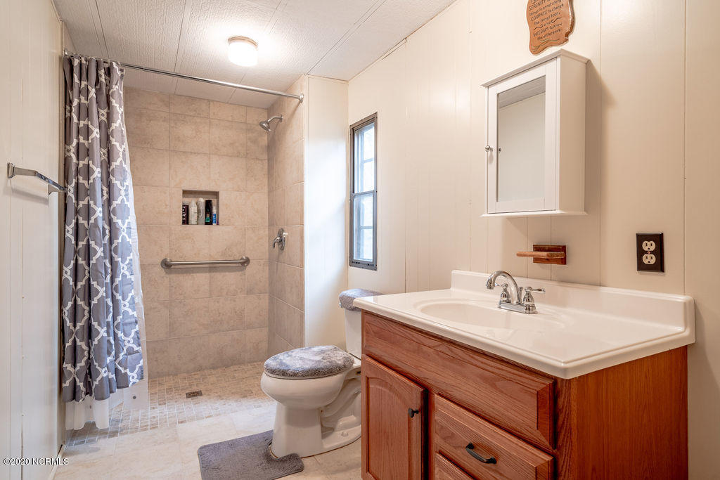 1614 Rossmore Road Wilmington, NC 28405 - Photo 25 of 31 masterbath