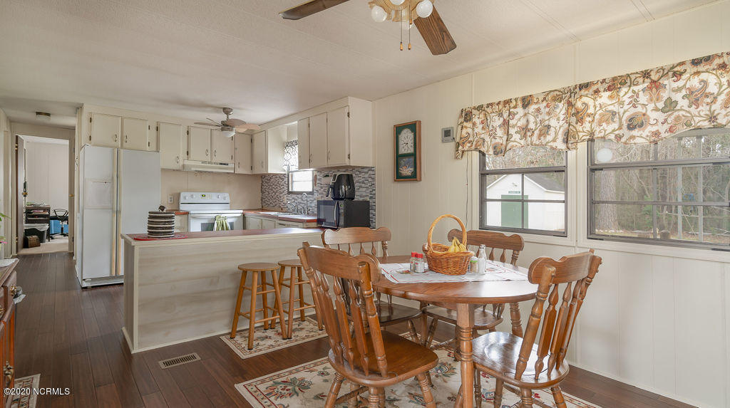 1614 Rossmore Road Wilmington, NC 28405 - Photo 4 of 31 kitchenview