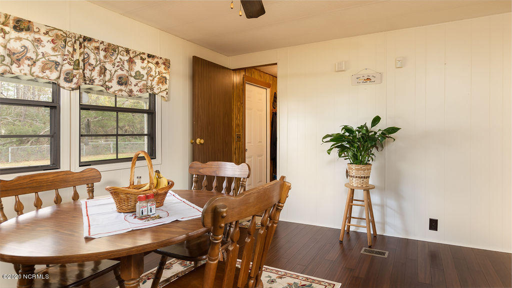 1614 Rossmore Road Wilmington, NC 28405 - Photo 5 of 31 kitchentable