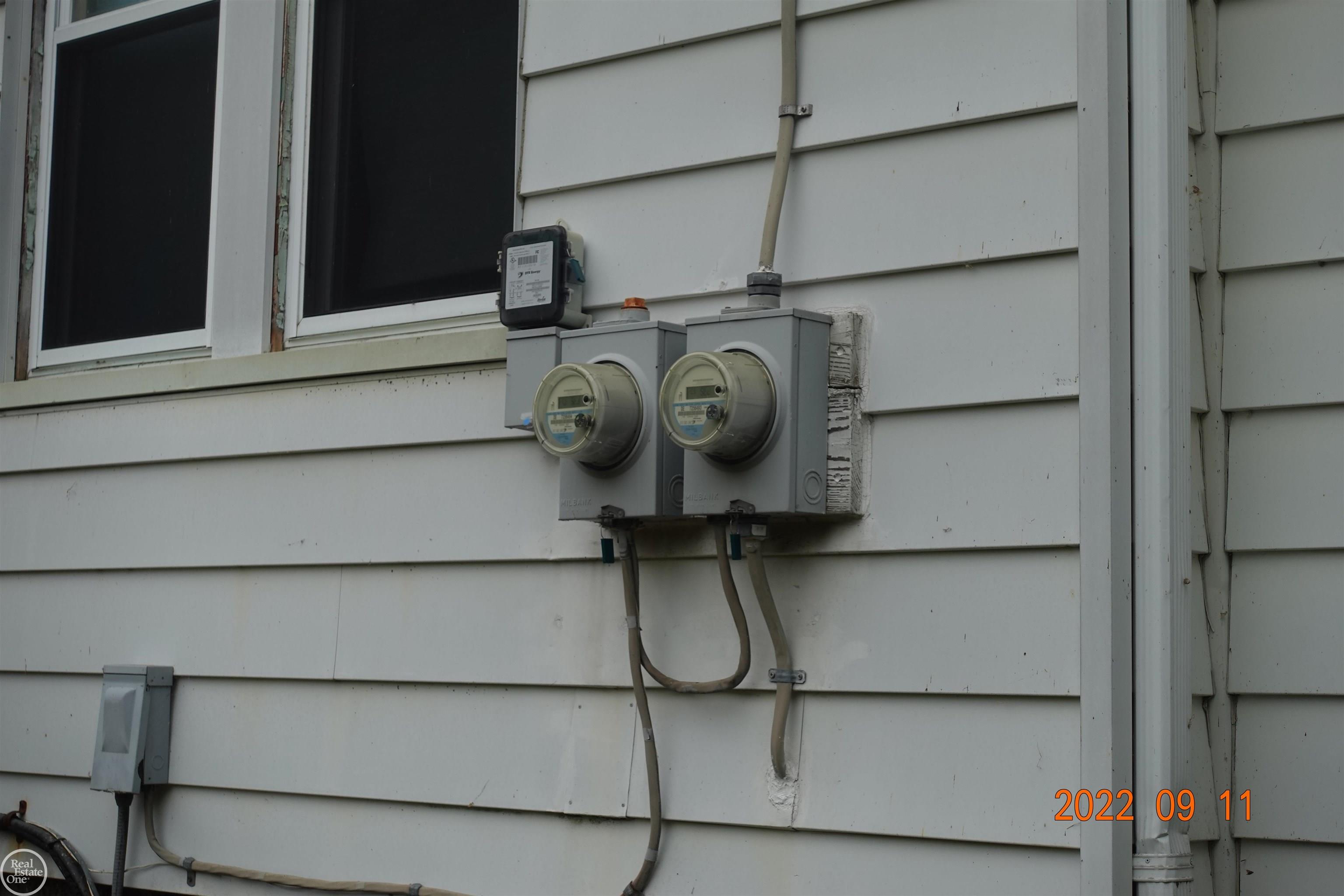 21603 Twelve Mile Road St. Clair Shores, MI 48081 - Photo 5 of 41