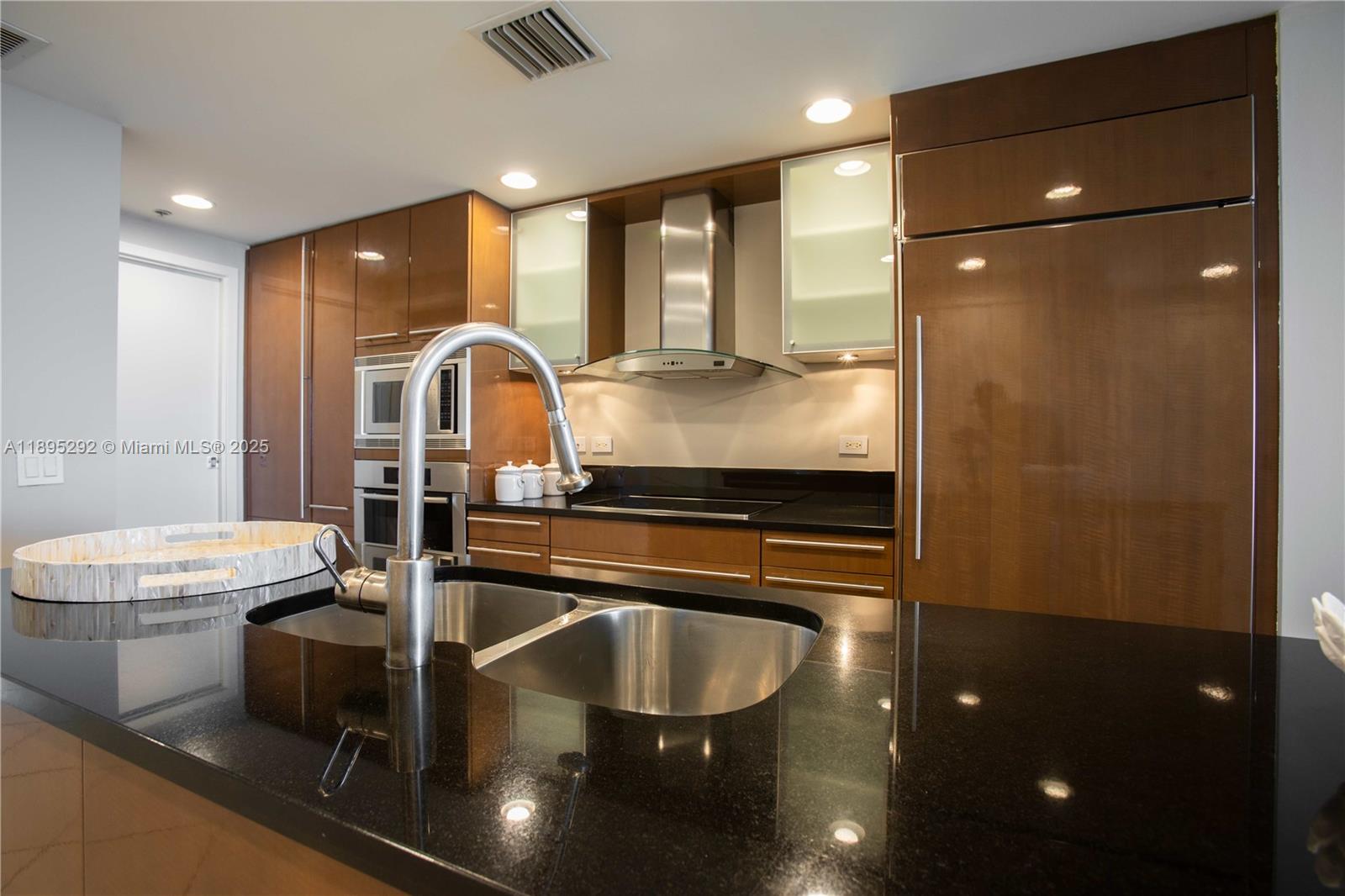 3801 Collins Avenue, Unit 704 Miami Beach, FL 33140 - Photo 13 of 27