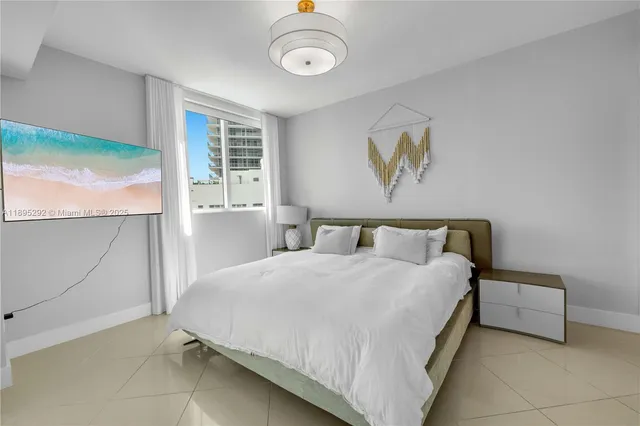 $7,000 | 3801 Collins Avenue, Unit 704, Miami Beach, FL 33140