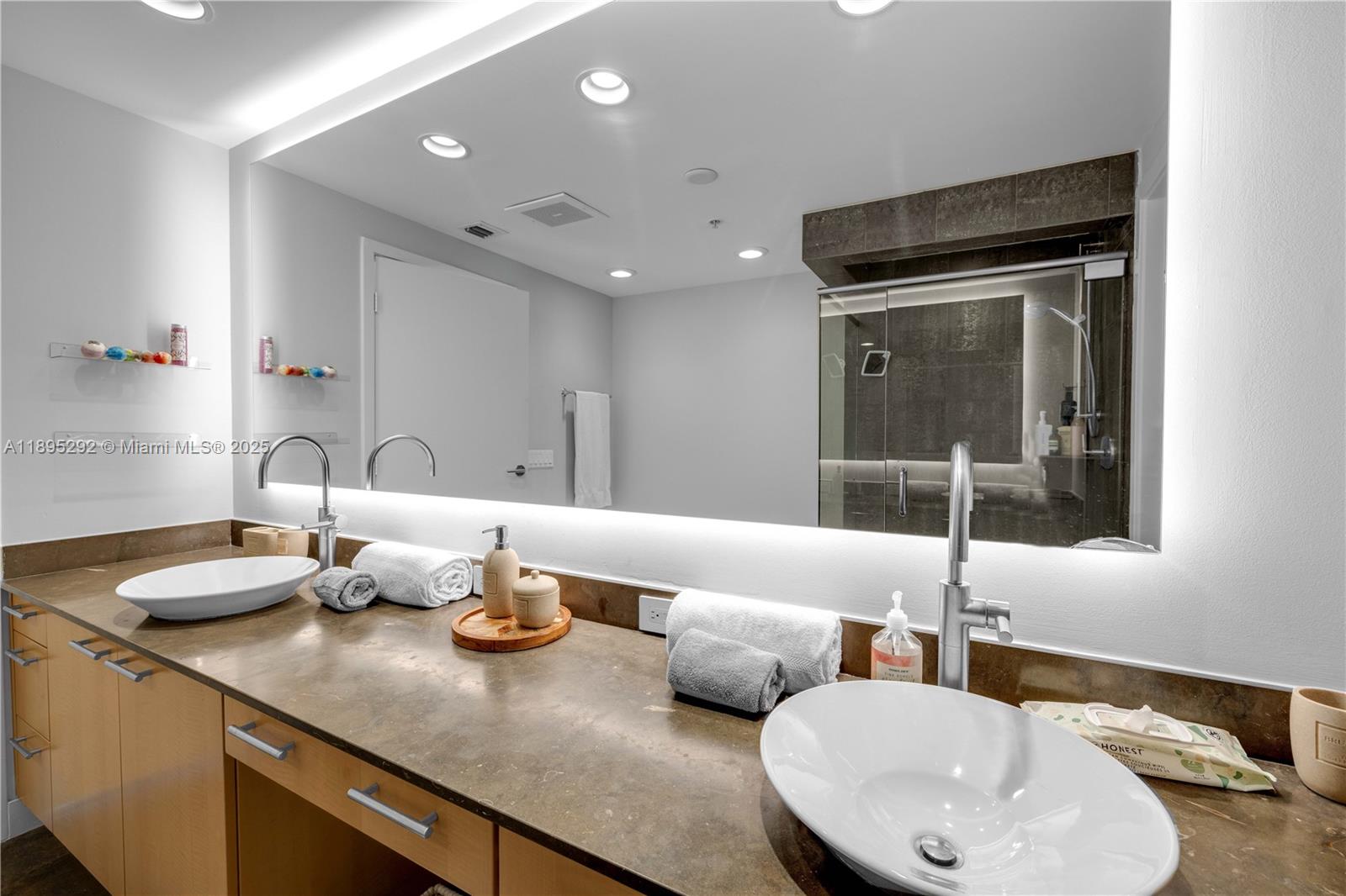 3801 Collins Avenue, Unit 704 Miami Beach, FL 33140 - Photo 17 of 27