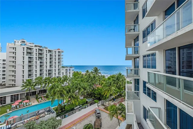$7,000 | 3801 Collins Avenue, Unit 704, Miami Beach, FL 33140