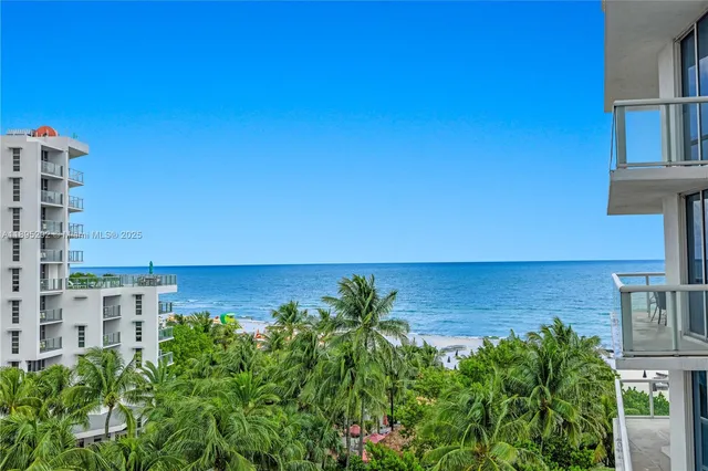 $7,000 | 3801 Collins Avenue, Unit 704, Miami Beach, FL 33140