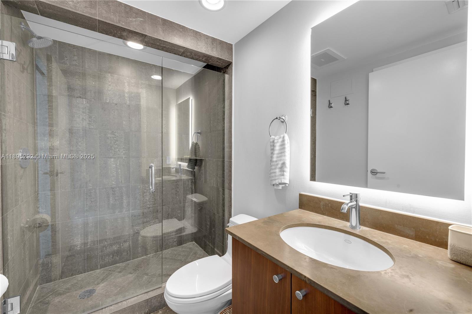 3801 Collins Avenue, Unit 704 Miami Beach, FL 33140 - Photo 26 of 27