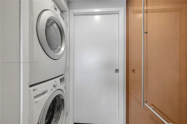 $7,000 | 3801 Collins Avenue, Unit 704, Miami Beach, FL 33140