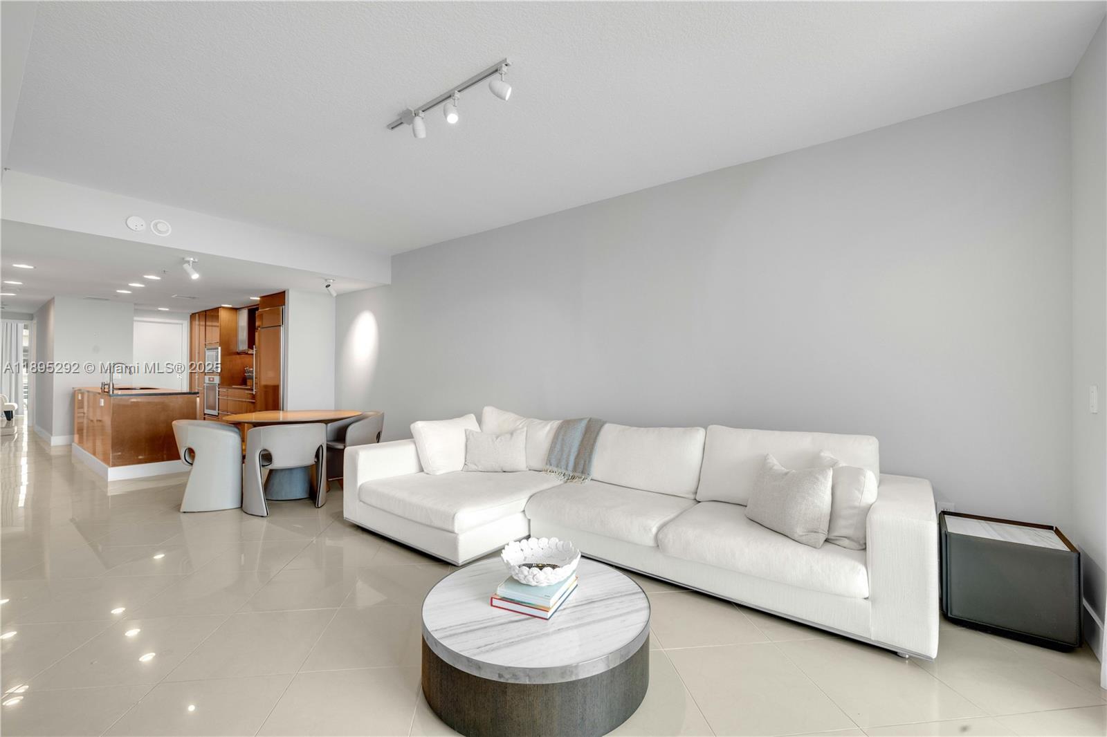 3801 Collins Avenue, Unit 704 Miami Beach, FL 33140 - Photo 4 of 27