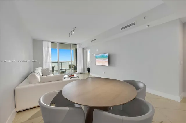 $7,000 | 3801 Collins Avenue, Unit 704, Miami Beach, FL 33140
