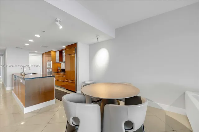 $7,000 | 3801 Collins Avenue, Unit 704, Miami Beach, FL 33140