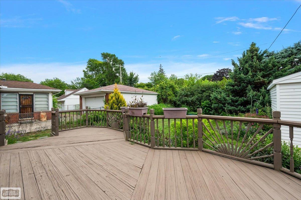 16504 Toepfer Drive Eastpointe, MI 48021 - Photo 14 of 70