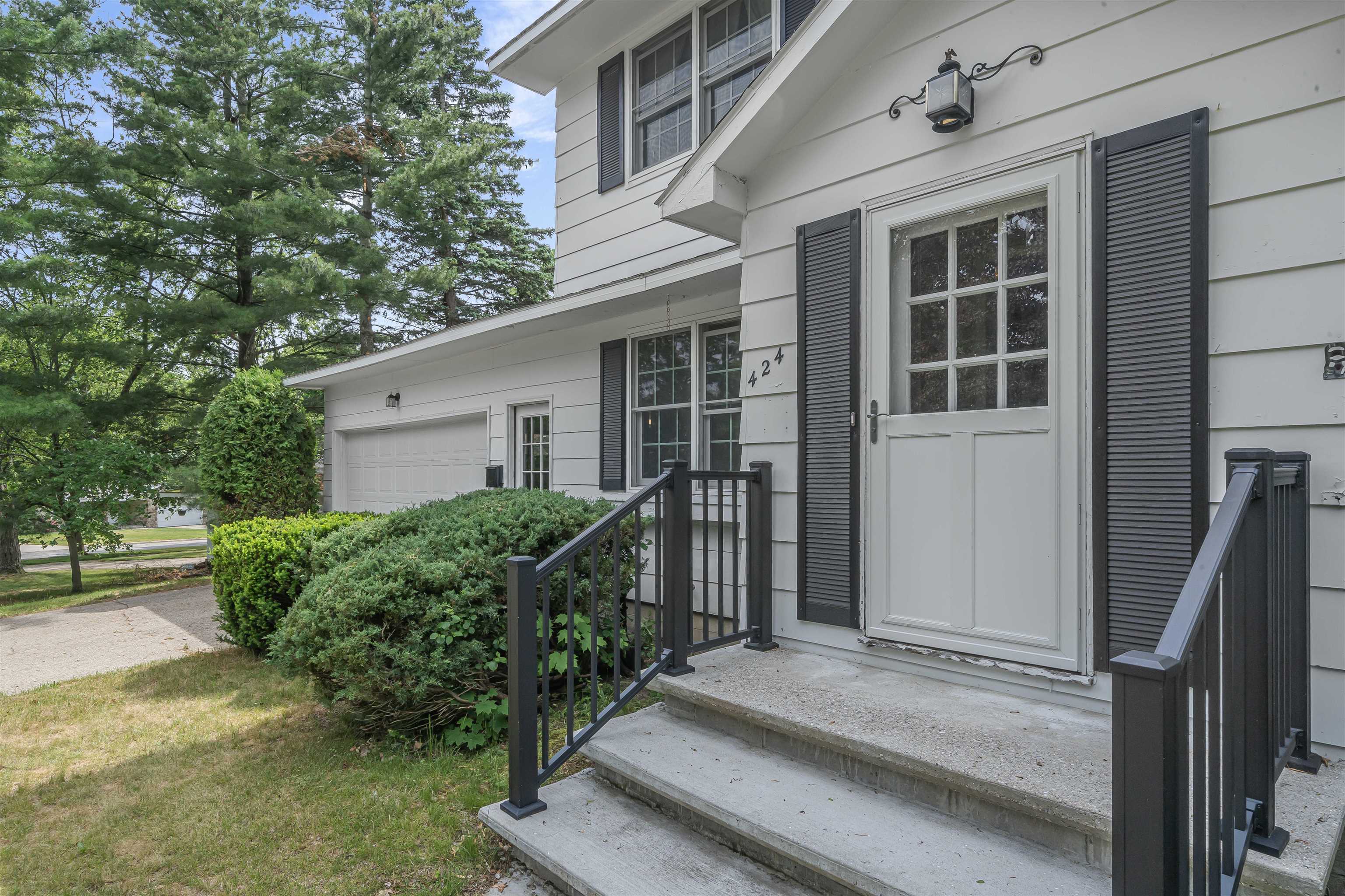 424 Crestview Street Cadillac, MI 49601 - Photo 3 of 62 1946655-bd6562da-eb3c-4b8f-bddc-3f6352c85dd4.JPG