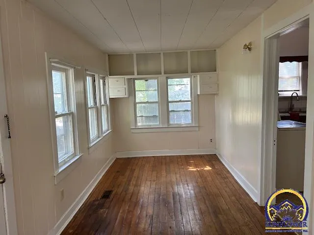 $89,950 | 208 Southwest MacVicar Avenue, Topeka, KS 66606