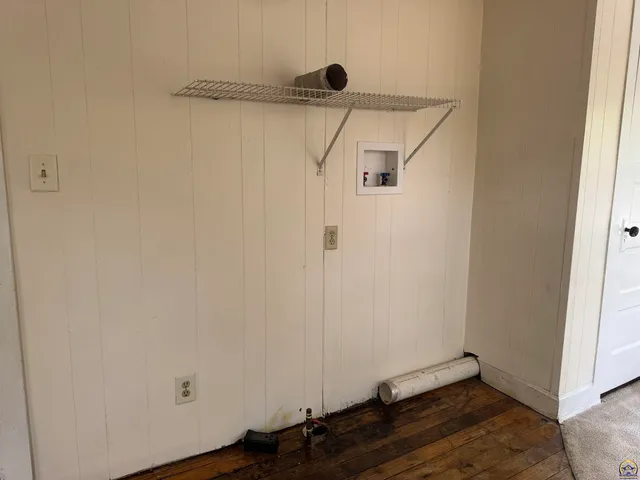 $89,950 | 208 Southwest MacVicar Avenue, Topeka, KS 66606