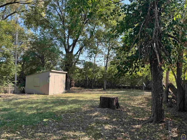 $89,950 | 208 Southwest MacVicar Avenue, Topeka, KS 66606