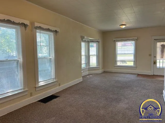 $89,950 | 208 Southwest MacVicar Avenue, Topeka, KS 66606