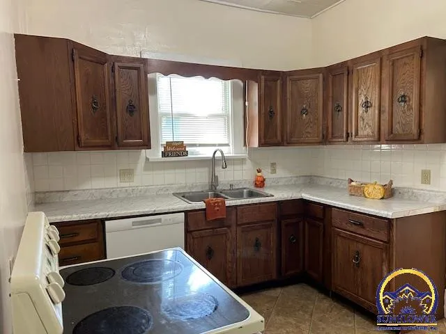 $89,950 | 208 Southwest MacVicar Avenue, Topeka, KS 66606