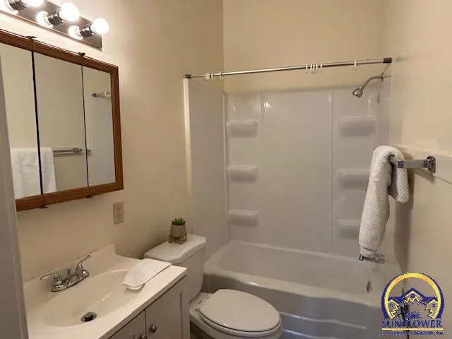 $89,950 | 208 Southwest MacVicar Avenue, Topeka, KS 66606