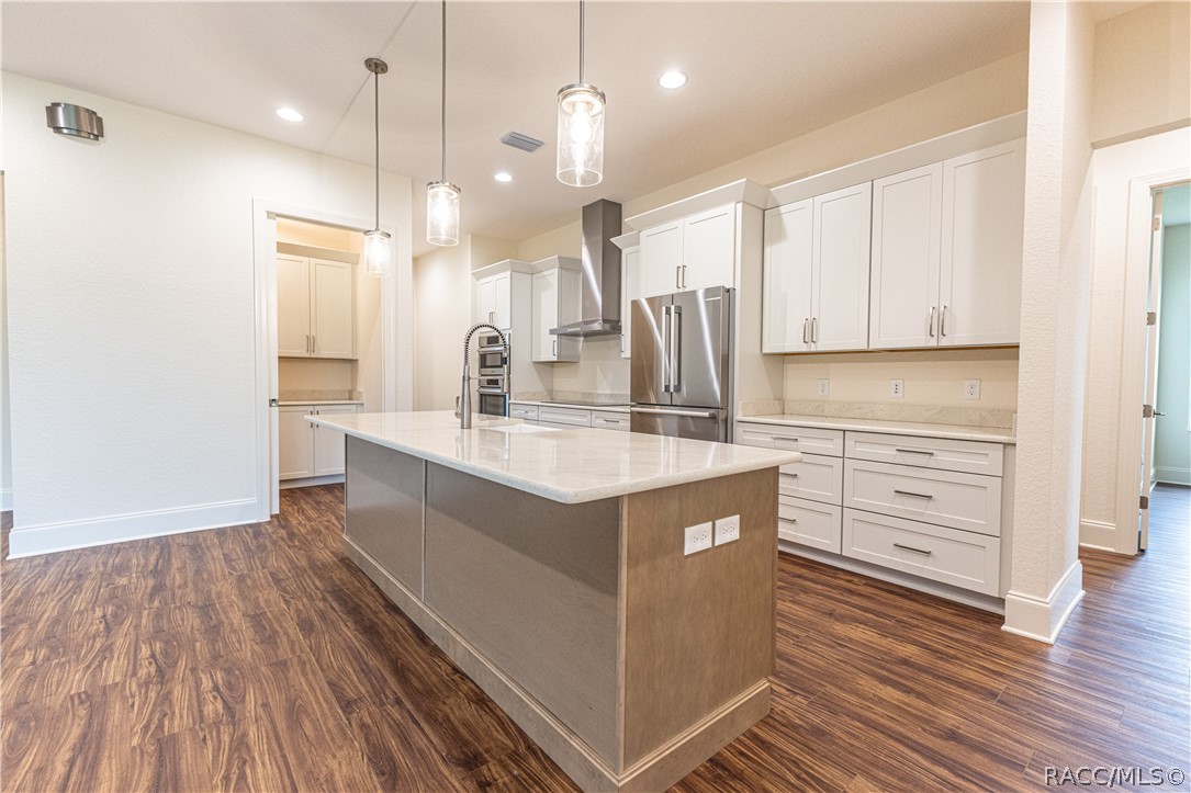1439 Cr212 Road Oxford, FL 34484 - Photo 9 of 48 Kitchen island