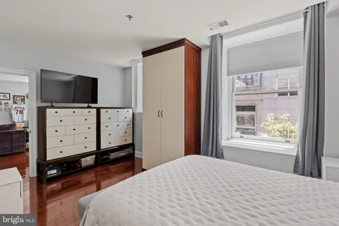 $515,000 | 1811 Chestnut Street, Unit 301, Philadelphia, PA 19103