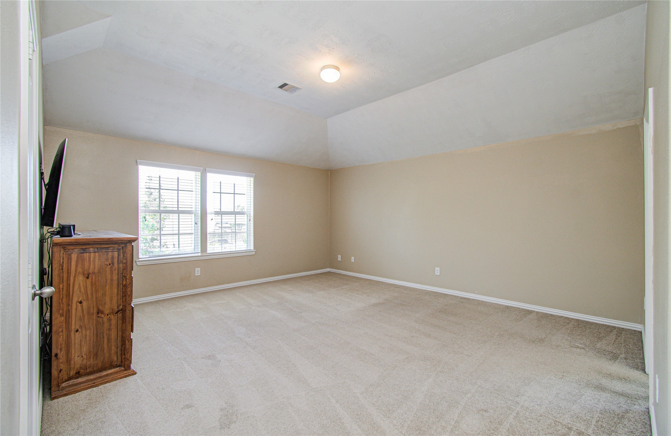 3414 Hunter's Canyon Baytown, TX 77521 - Photo 29 of 43 Large primary room!