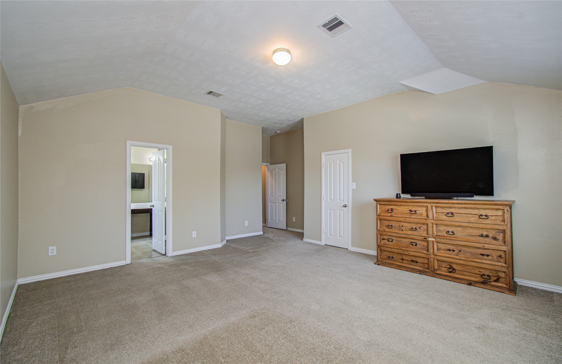 3414 Hunter's Canyon Baytown, TX 77521 - Photo 30 of 43 Primary room has large walk-in closet and en-suite bathroom!