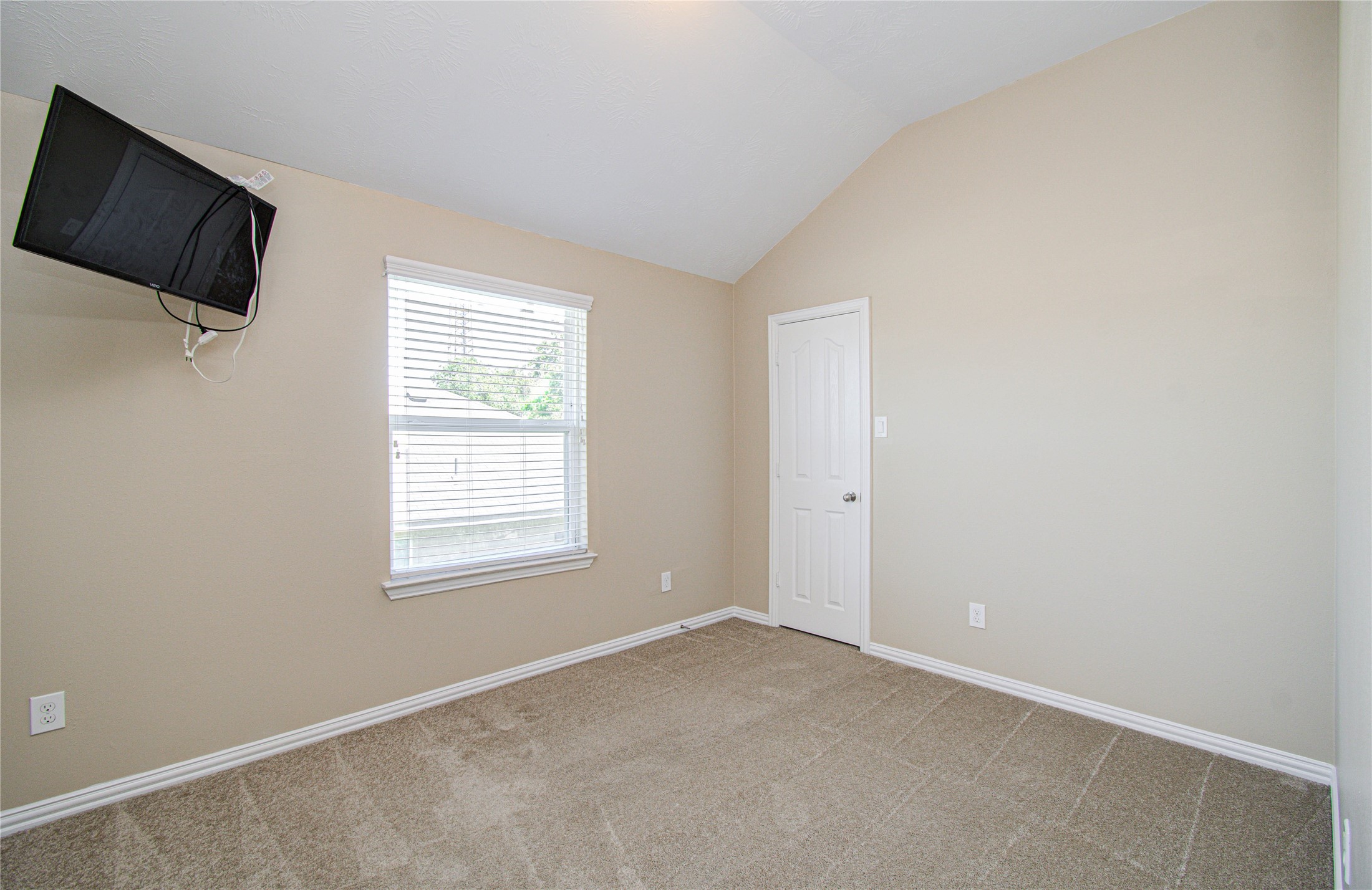 3414 Hunter's Canyon Baytown, TX 77521 - Photo 34 of 43 First secondary room upstairs!