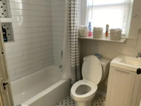 a bathroom with a toilet and a bathtub