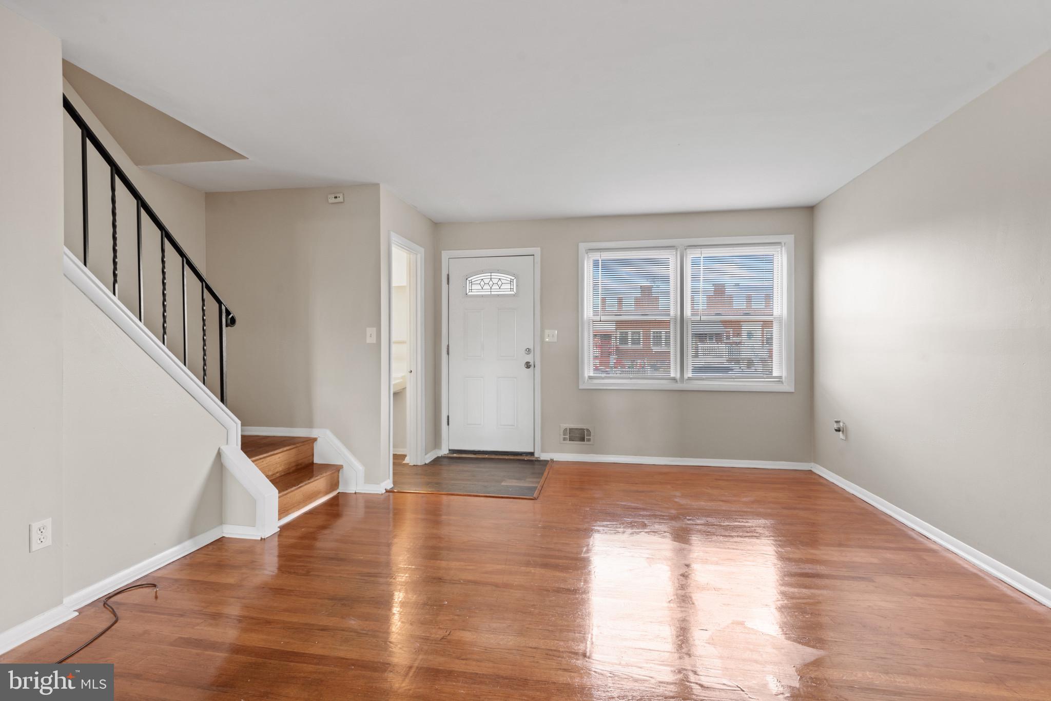 4269 Labyrinth Road Baltimore, MD 21215 - Photo 4 of 25 Living Room