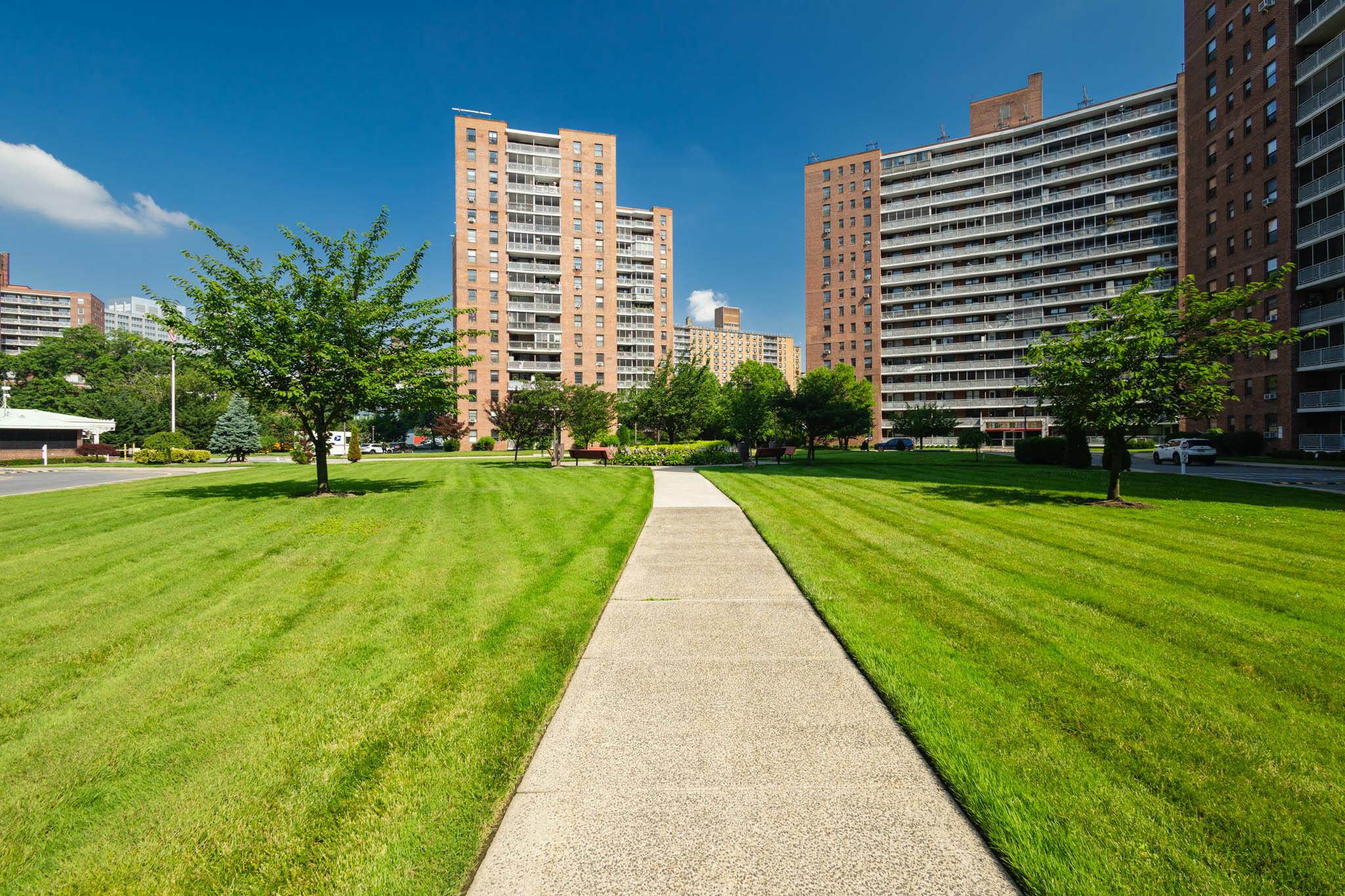 61-25 98th Street, Unit 11E Queens, NY 11374 - Photo 26 of 31 a view of a building with garden