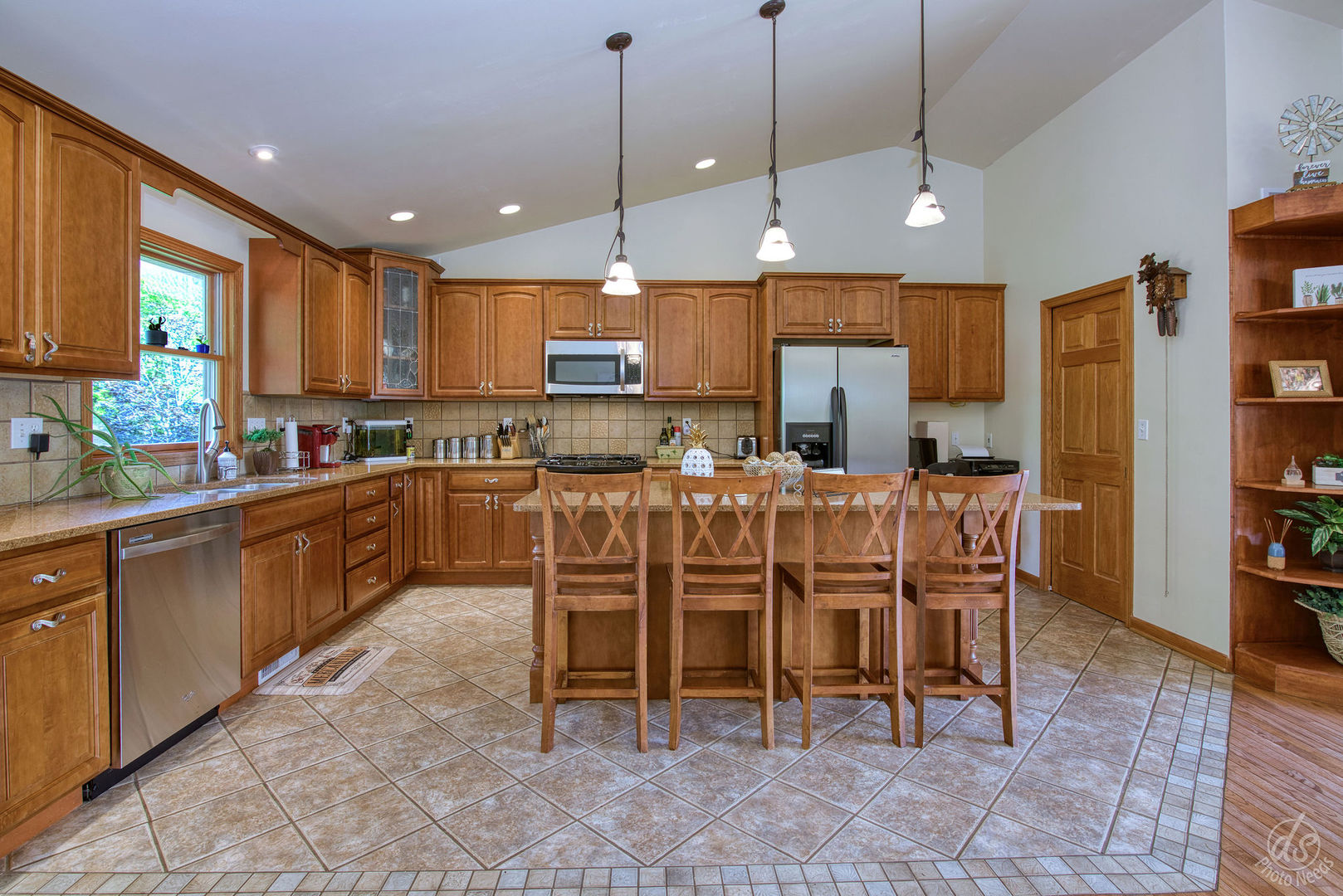 28671 Moose Range Road Sycamore, IL 60178 - Photo 14 of 69 a large kitchen with a table and chairs
